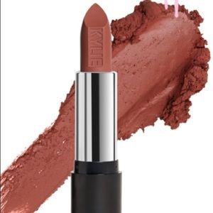 Kylie Cosmetics Matte LipStick in “Yes Baby”